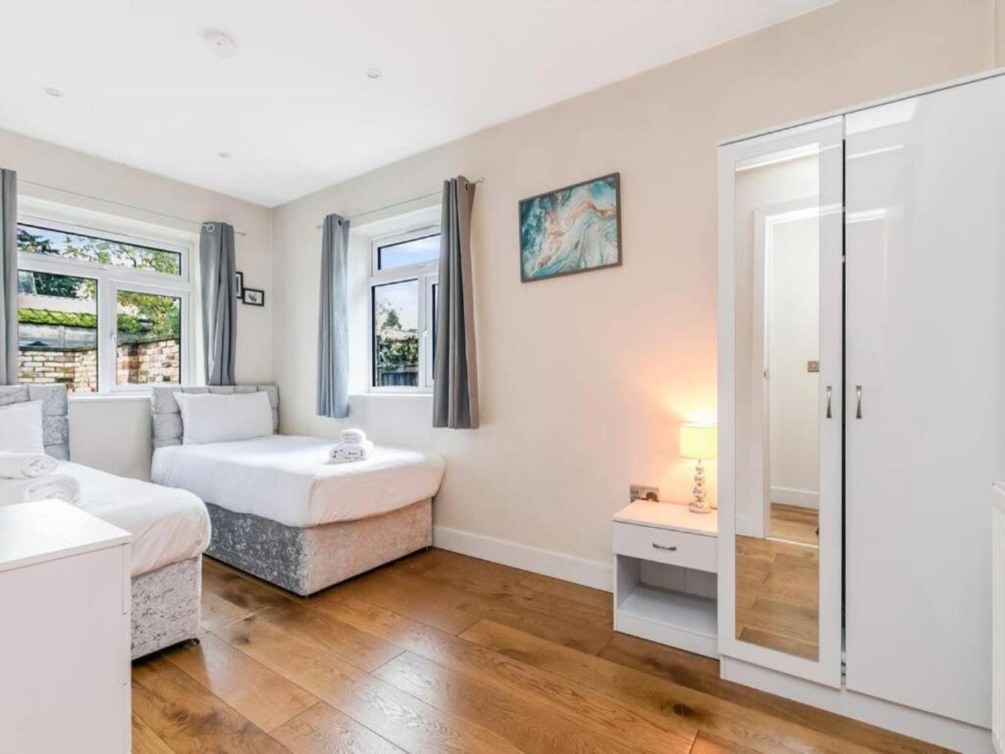 Pass The Keys Ealing Queen Of The Suburbs 2Bd Apartment Londra Esterno foto